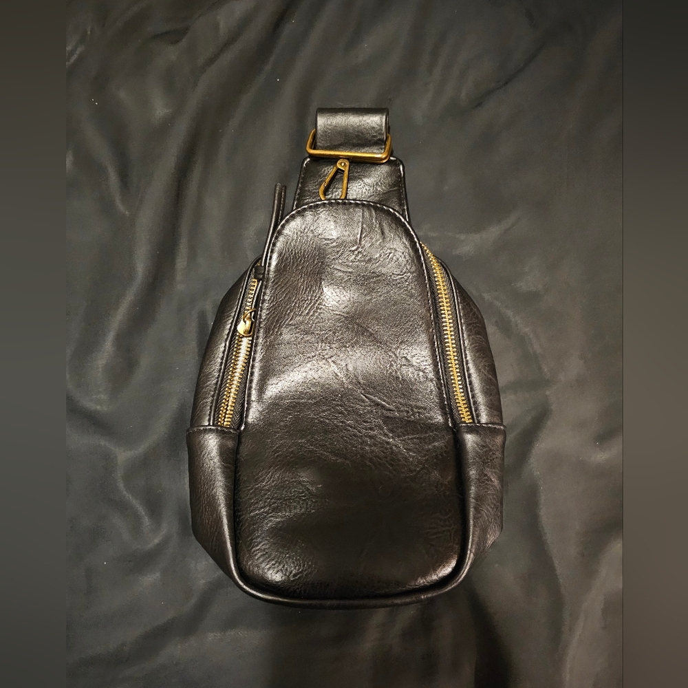Brand new never used crossbody purse bag the classy cloth brand